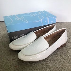 NWT White croc embossed loafers